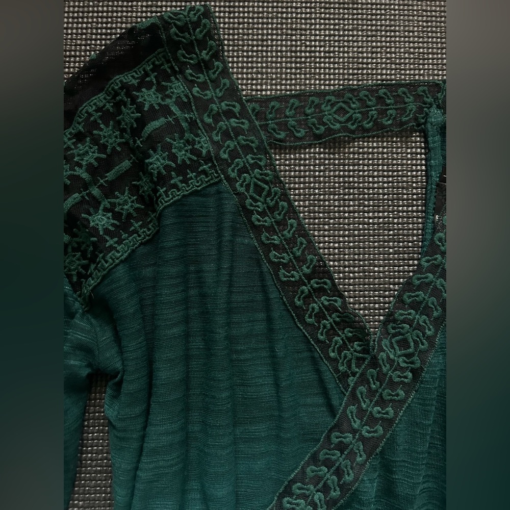 Blouse - Picture 2 of 4
